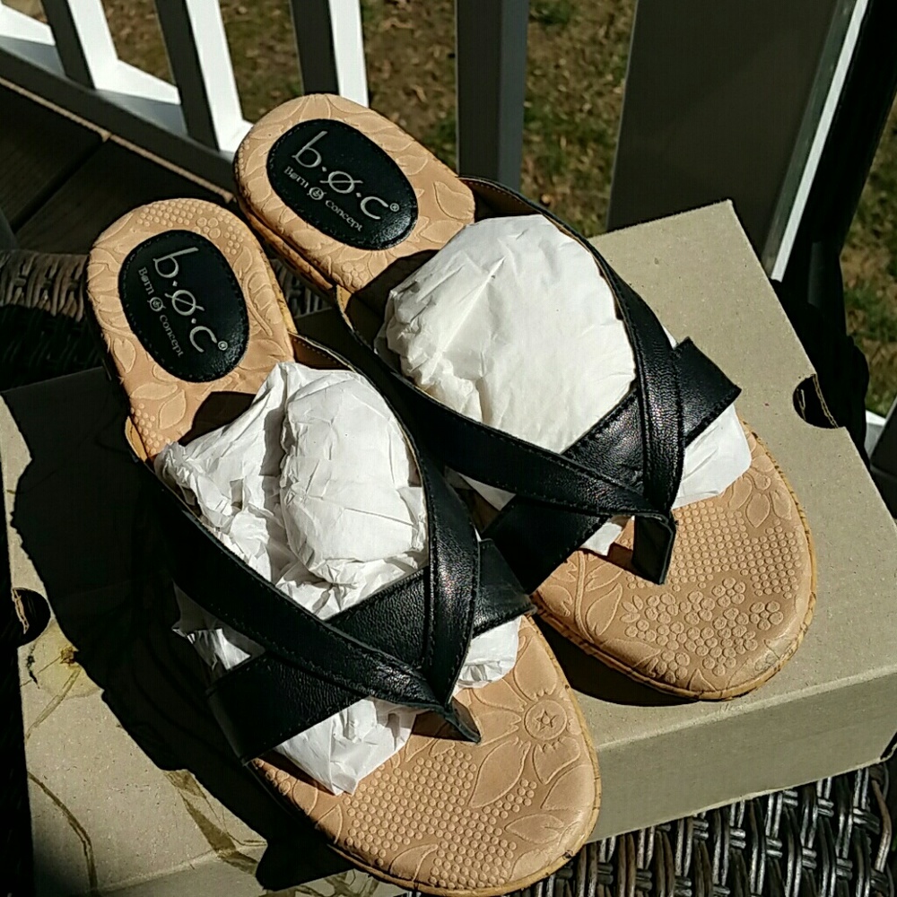 Born sandals